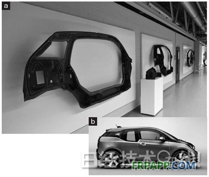 圖2：寶馬的純電動汽車&ldquo;i3&rdquo; i3的上部骨架采用熱固化CFRP制造。（a）為主要部件的外觀。碳纖維的顏色為黑色。（b）為i3的外觀。在日本的價格為499萬日元（含稅）起，充滿電后的續(xù)航距離為229km（JC08模式）。